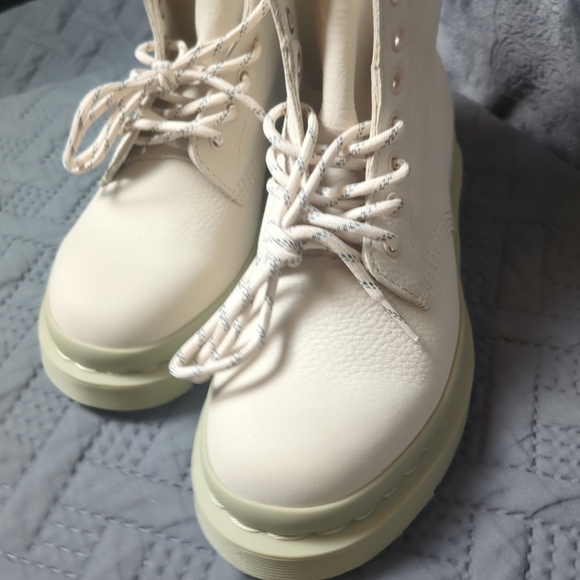 Doc Martens boot limited release sz 7 men 8 women - Picture 14 of 14